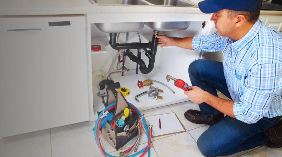 Expert burst pipe repair services in Koshkonong, MO
